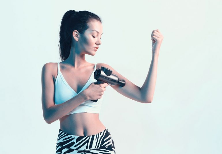 Détendez votre corps après l'entraînement avec un pistolet de massage musculaire